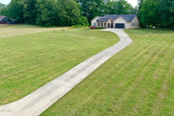 $1,100,000 | 2005 River Mist Circle, New Market, TN 37820