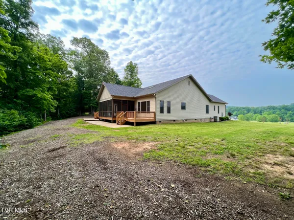 $1,100,000 | 2005 River Mist Circle, New Market, TN 37820