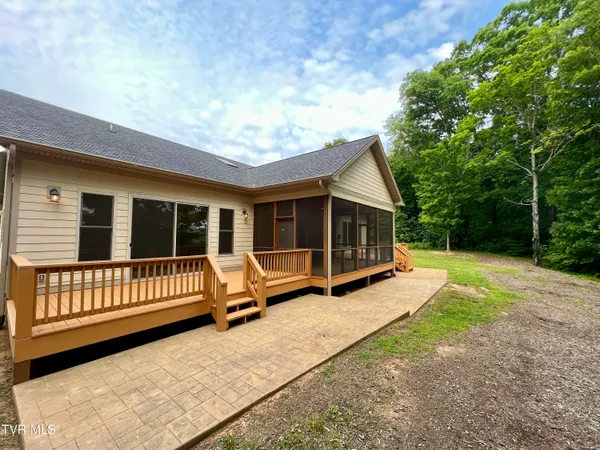 $1,100,000 | 2005 River Mist Circle, New Market, TN 37820