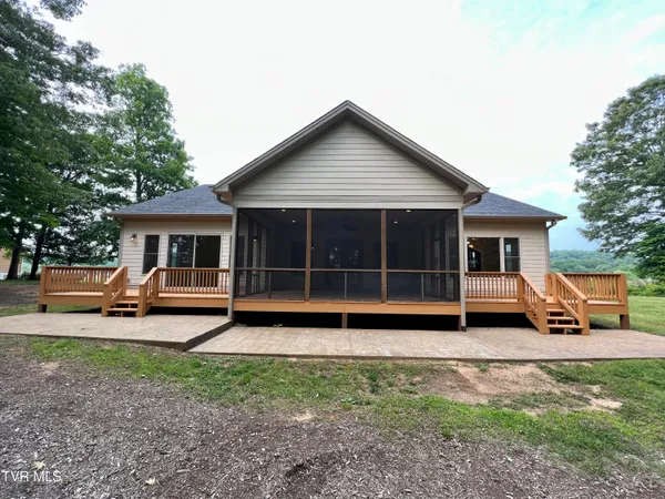 $1,100,000 | 2005 River Mist Circle, New Market, TN 37820