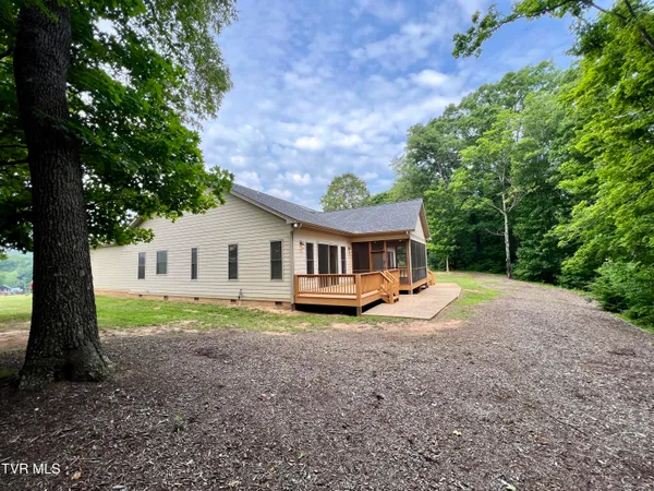 $1,100,000 | 2005 River Mist Circle, New Market, TN 37820