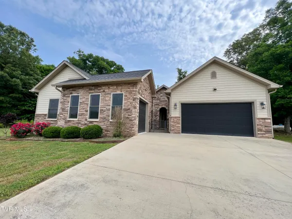 $1,100,000 | 2005 River Mist Circle, New Market, TN 37820