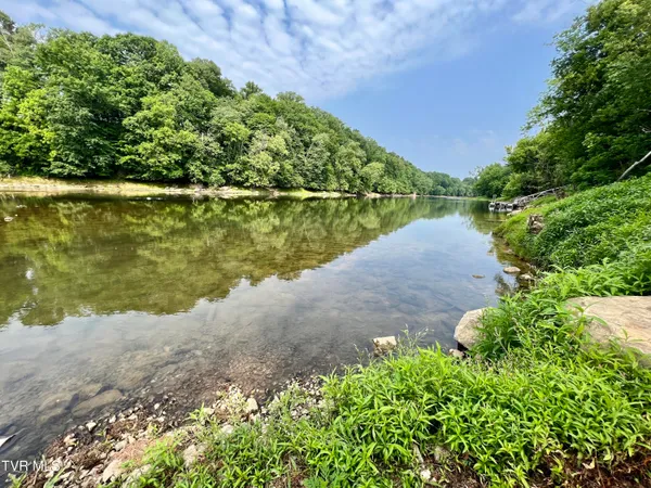 $1,100,000 | 2005 River Mist Circle, New Market, TN 37820