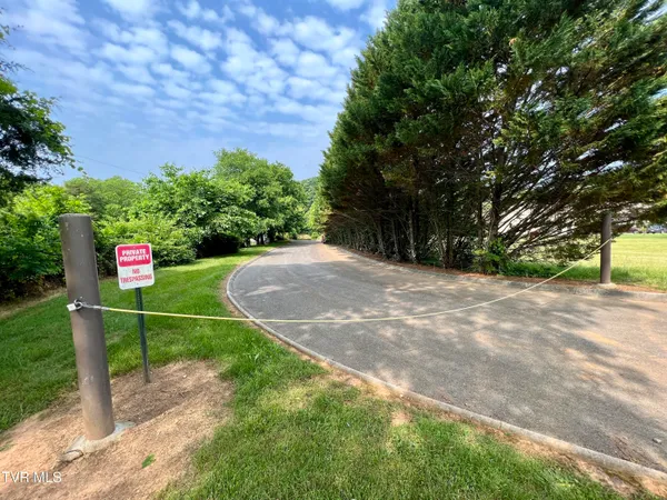 $1,100,000 | 2005 River Mist Circle, New Market, TN 37820
