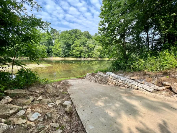 $1,100,000 | 2005 River Mist Circle, New Market, TN 37820