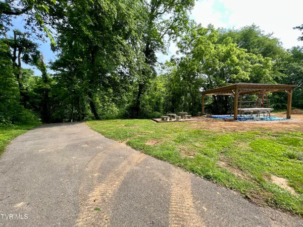 $1,100,000 | 2005 River Mist Circle, New Market, TN 37820