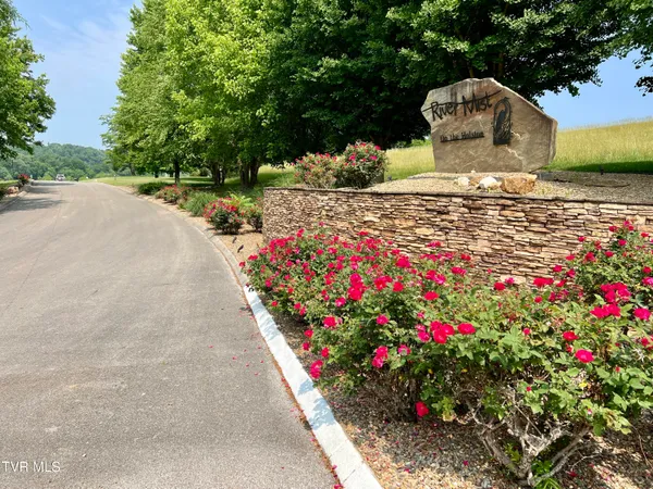 $1,100,000 | 2005 River Mist Circle, New Market, TN 37820