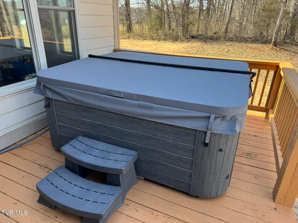 $1,100,000 | 2005 River Mist Circle, New Market, TN 37820