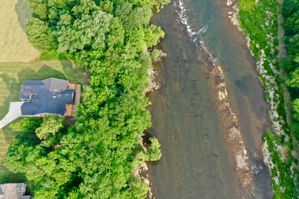 $1,100,000 | 2005 River Mist Circle, New Market, TN 37820