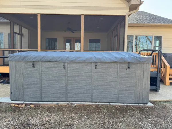 $1,100,000 | 2005 River Mist Circle, New Market, TN 37820