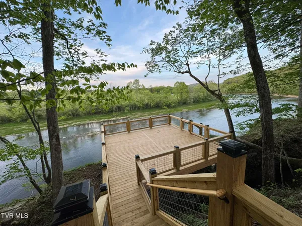 $1,100,000 | 2005 River Mist Circle, New Market, TN 37820