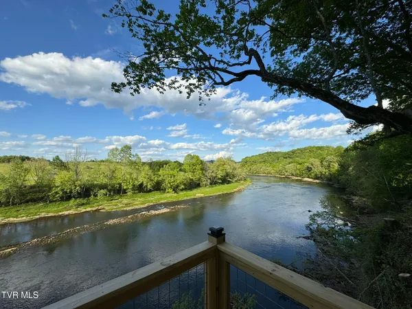 $1,100,000 | 2005 River Mist Circle, New Market, TN 37820