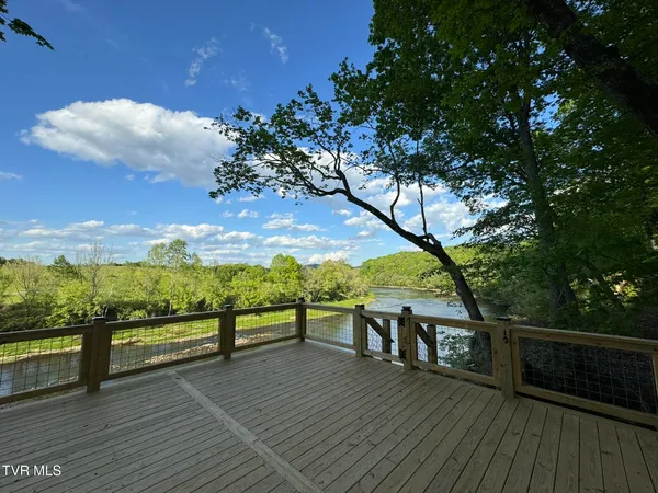 $1,100,000 | 2005 River Mist Circle, New Market, TN 37820