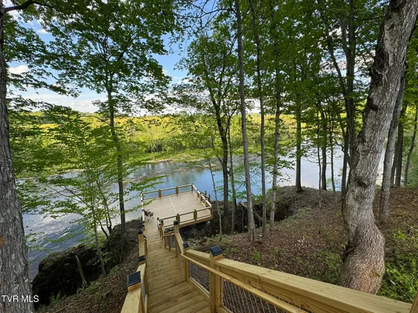 $1,100,000 | 2005 River Mist Circle, New Market, TN 37820