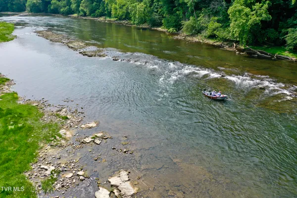 $1,100,000 | 2005 River Mist Circle, New Market, TN 37820