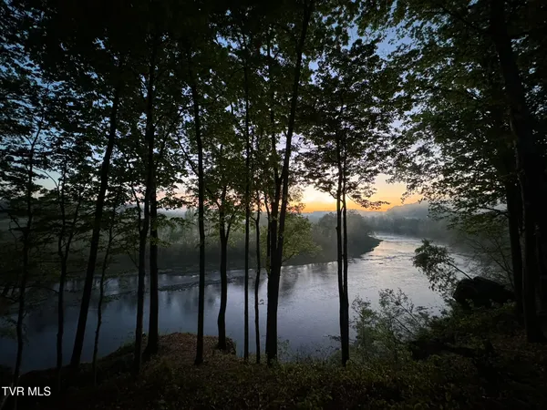 $1,100,000 | 2005 River Mist Circle, New Market, TN 37820