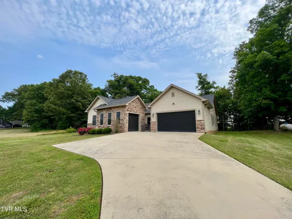 $1,100,000 | 2005 River Mist Circle, New Market, TN 37820