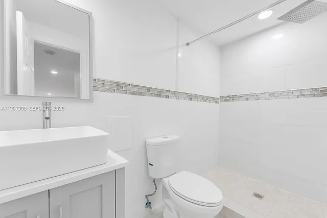 $450,000 | 608 Northwest 9th Street, Hallandale Beach, FL 33009