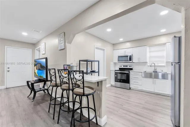 $450,000 | 608 Northwest 9th Street, Hallandale Beach, FL 33009