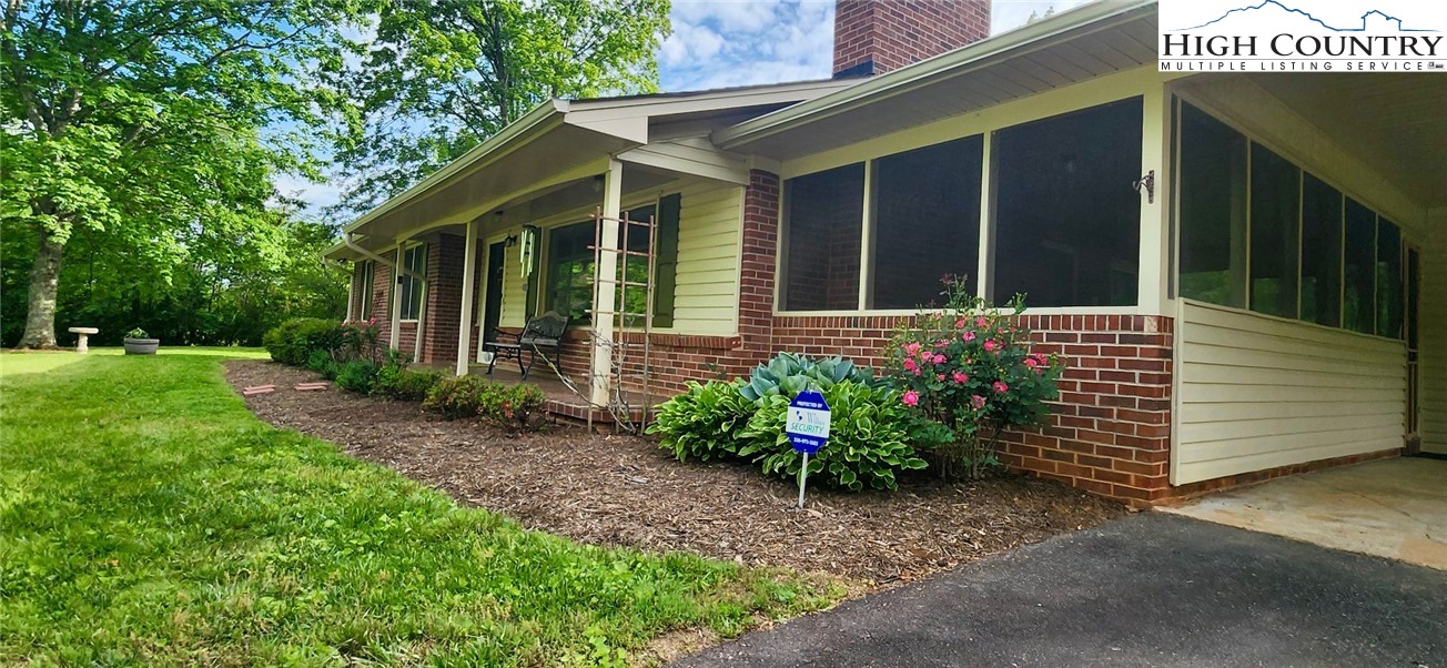 460 South Minton Road Wilkesboro, NC 28697 - Photo 3 of 24 Gallery Image 3