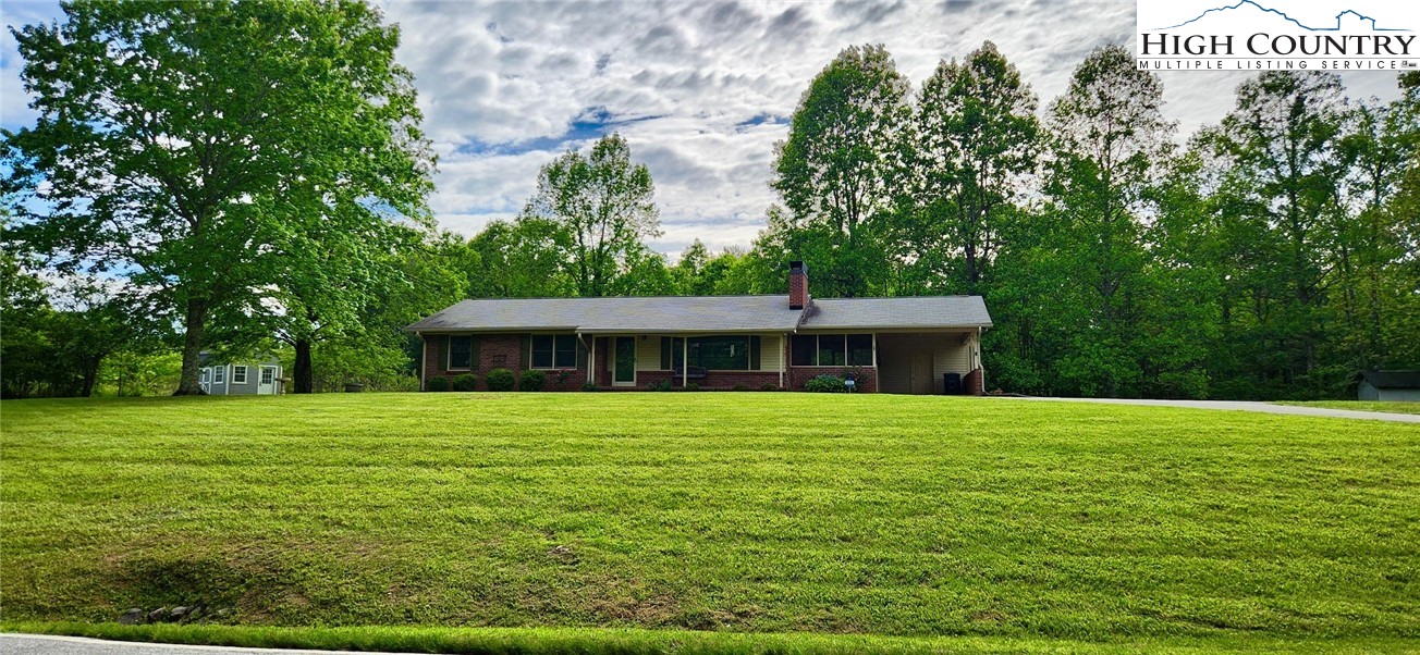 460 South Minton Road Wilkesboro, NC 28697 - Photo 4 of 24 Gallery Image 4