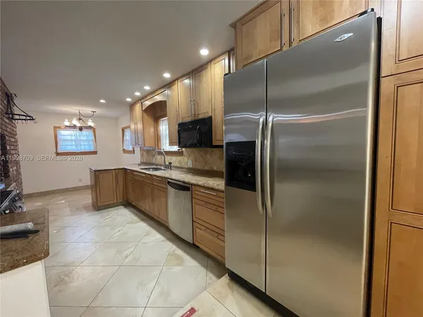 $3,000 | 258 Southwest 1st Court, Dania Beach, FL 33004