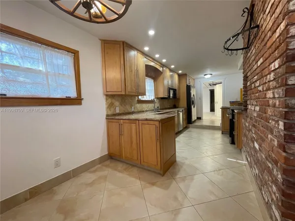 $3,000 | 258 Southwest 1st Court, Dania Beach, FL 33004