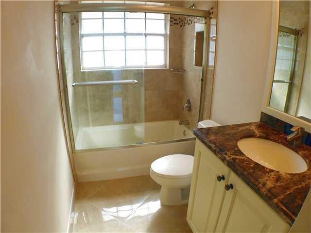 5351 Park Pl Circle Boca Raton, FL 33486 - Photo 15 of 25 Bathroom