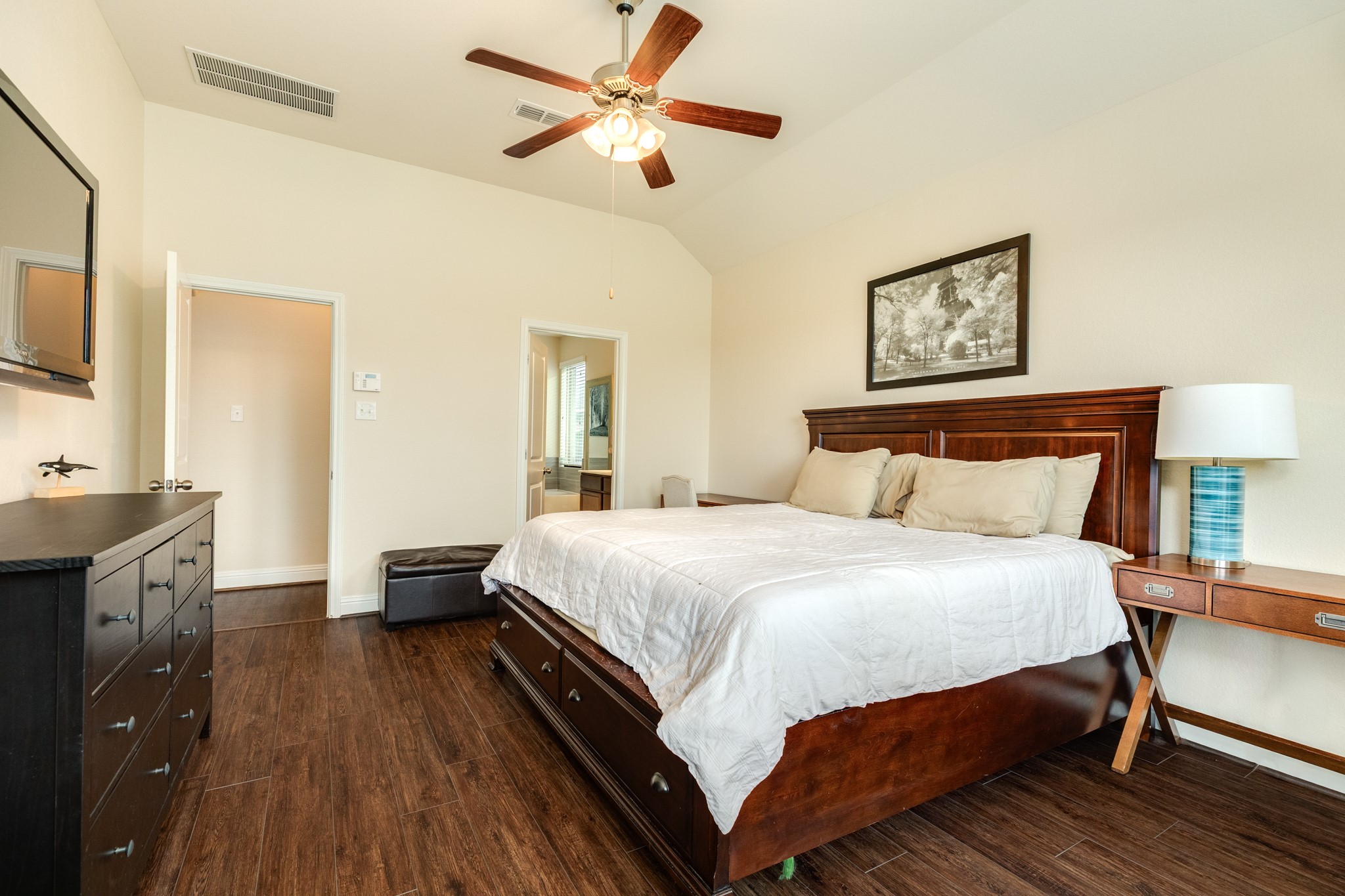 3519 Bay Drive Rosharon, TX 77583 - Photo 20 of 49 Spacious primary bedroom featuring ample room for a king-size bed and additional furniture.