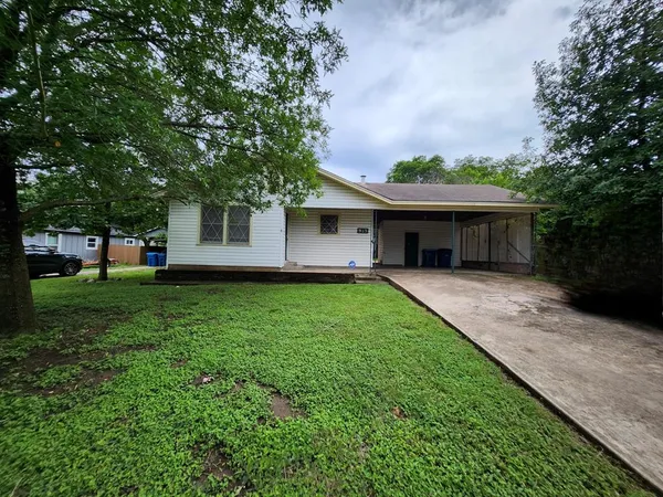 $1,750 | 913 Prescott Street, Kerrville, TX 78028