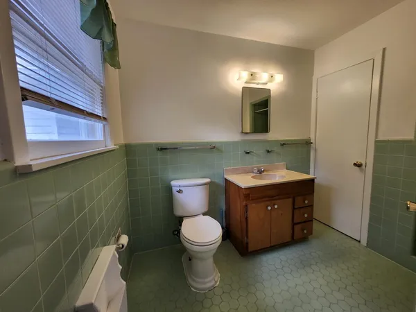 $1,750 | 913 Prescott Street, Kerrville, TX 78028