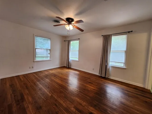 $1,895 | 913 Prescott Street, Kerrville, TX 78028