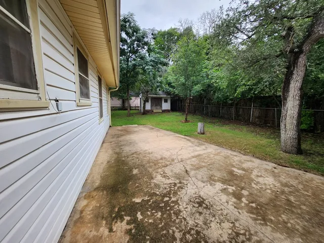 $1,895 | 913 Prescott Street, Kerrville, TX 78028