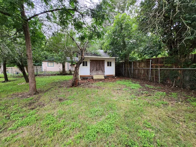 $1,895 | 913 Prescott Street, Kerrville, TX 78028