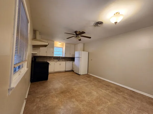 $1,750 | 913 Prescott Street, Kerrville, TX 78028