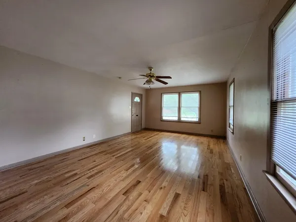 $1,750 | 913 Prescott Street, Kerrville, TX 78028