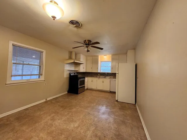 $1,895 | 913 Prescott Street, Kerrville, TX 78028