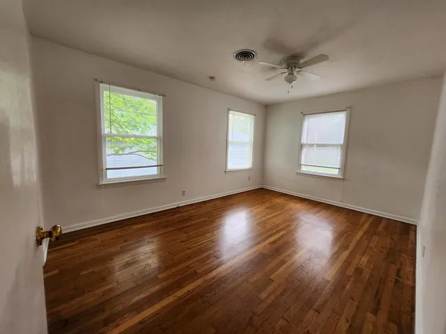 $1,895 | 913 Prescott Street, Kerrville, TX 78028