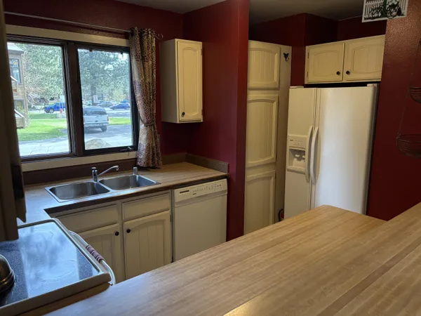 $495,000 | 2 Arrowhead Drive, Unit 71, Mammoth Lakes, CA 93546