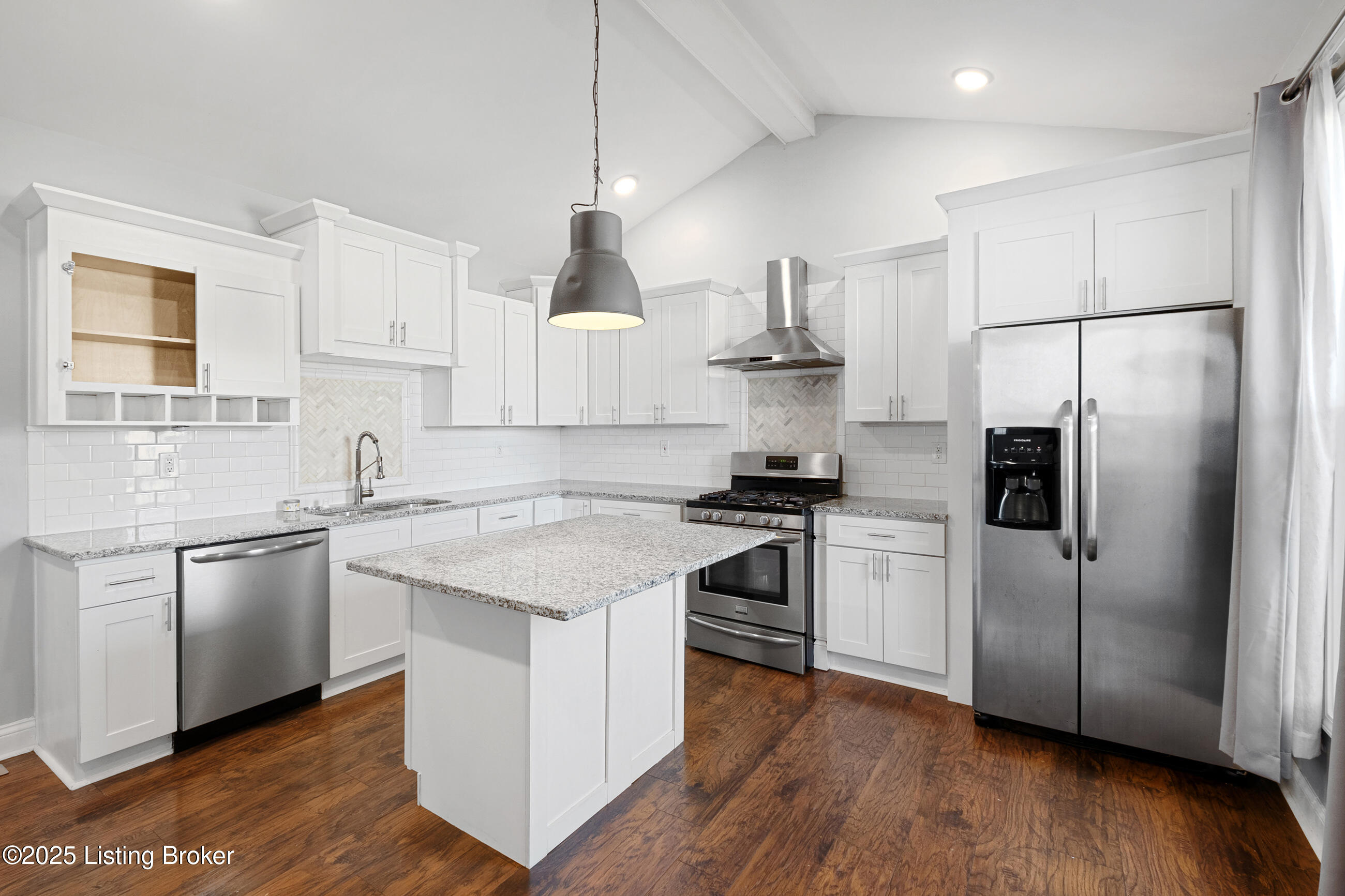 3063 University Road Louisville, KY 40206 - Photo 8 of 39 Kitchen
