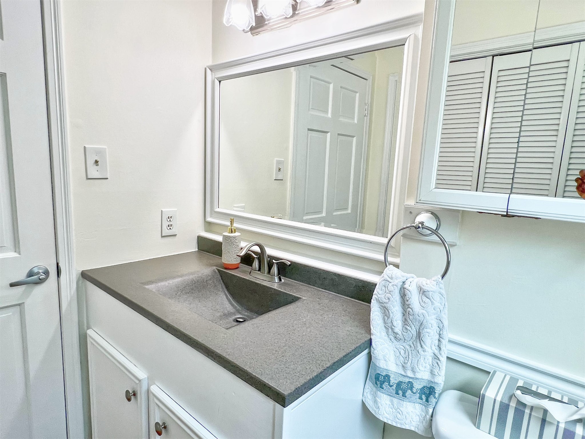 16902 Summit Oaks Lane Spring, TX 77379 - Photo 26 of 49 a bathroom with a granite countertop sink and a mirror