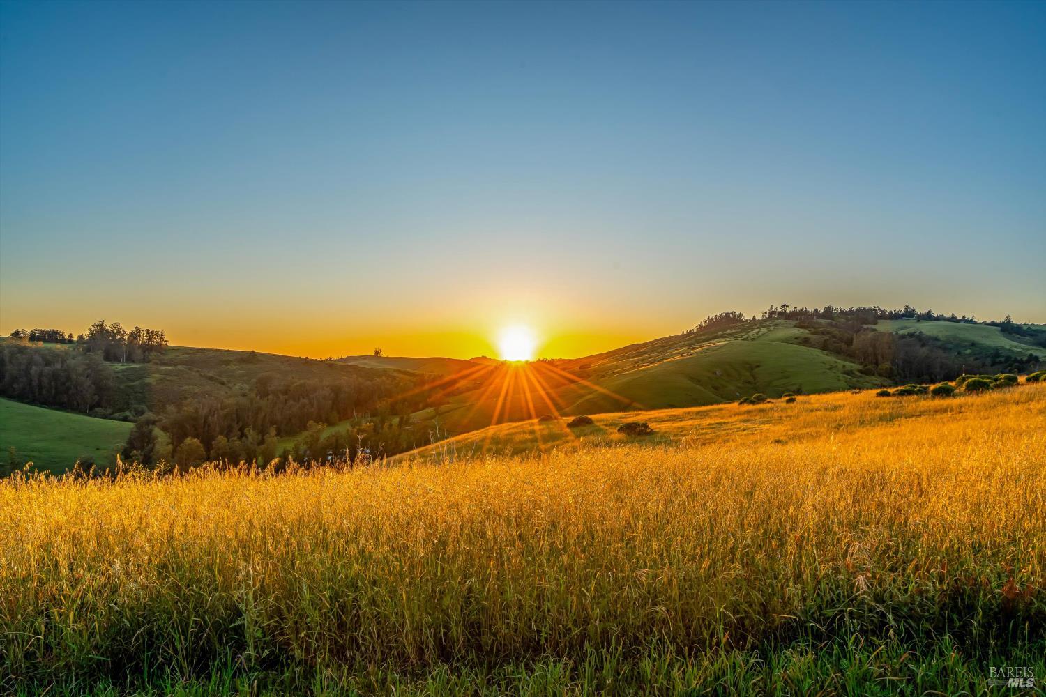 4707 Bloomfield Road Petaluma, CA 94952 - Photo 3 of 97 Spectacular sunsets and views