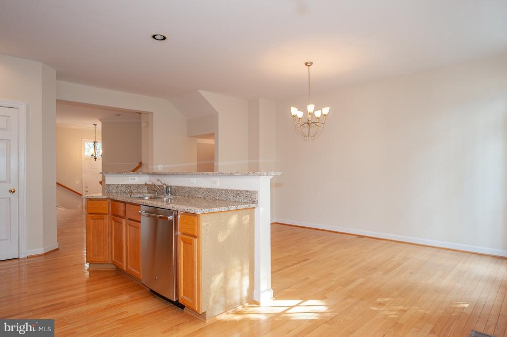 6677 Debra Lu Way Springfield, VA 22150 - Photo 8 of 29 Kitchen