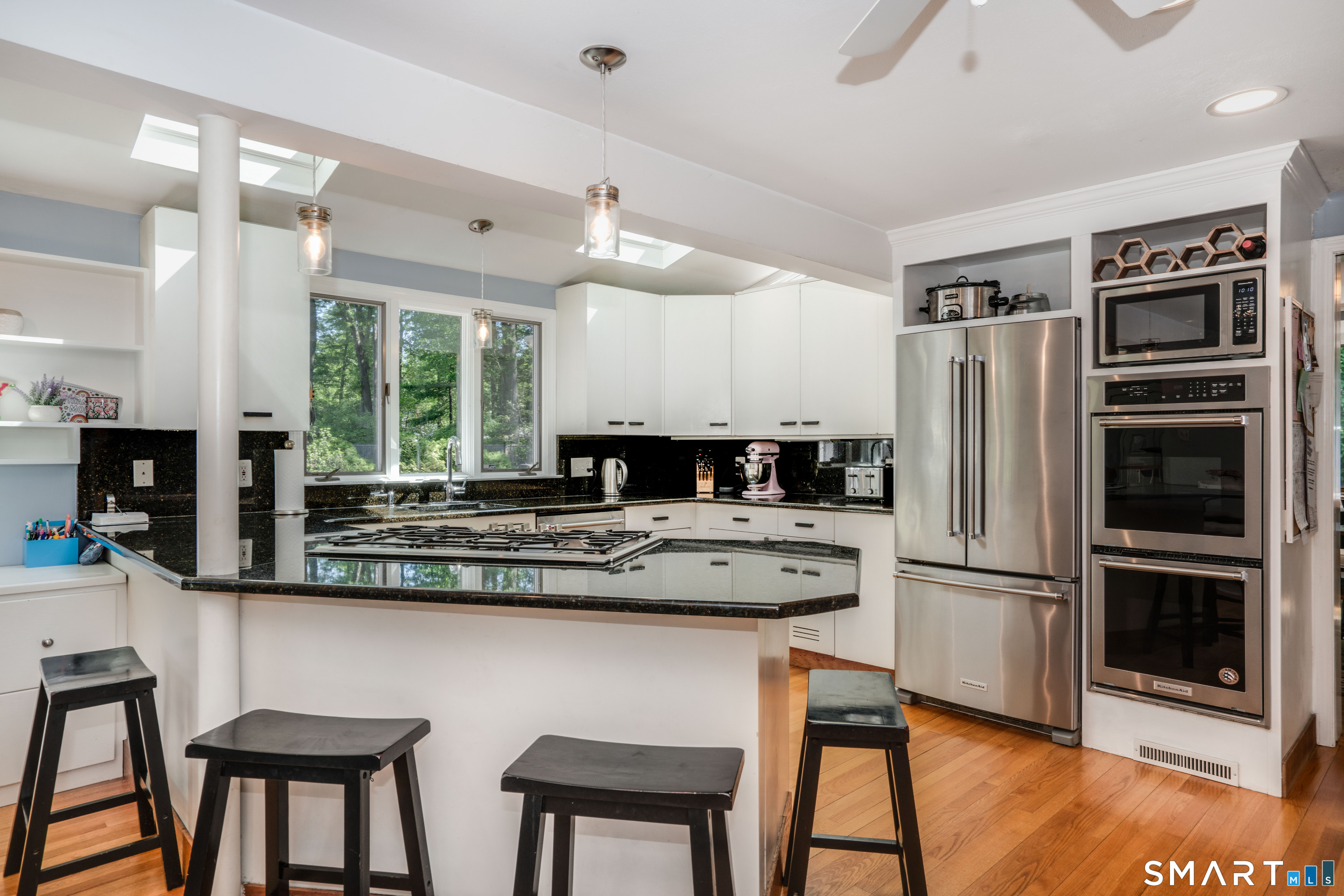 98 Colony Road West Hartford, CT 06117 - Photo 12 of 40