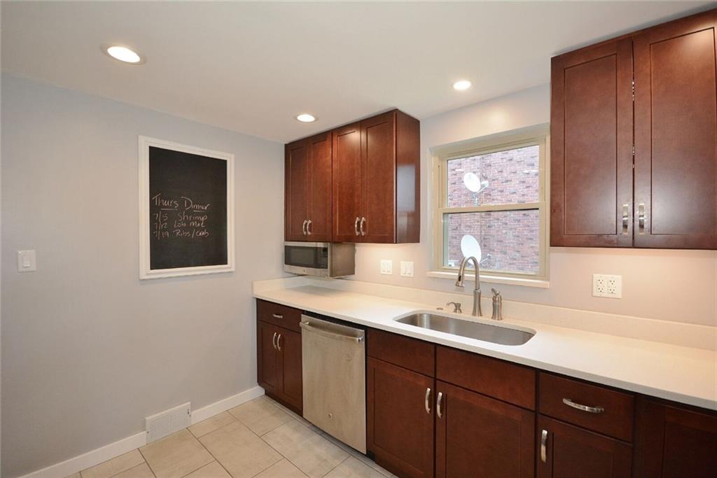 1004 Hastie Road Pittsburgh, PA 15234 - Photo 11 of 25 Gallery Image 11