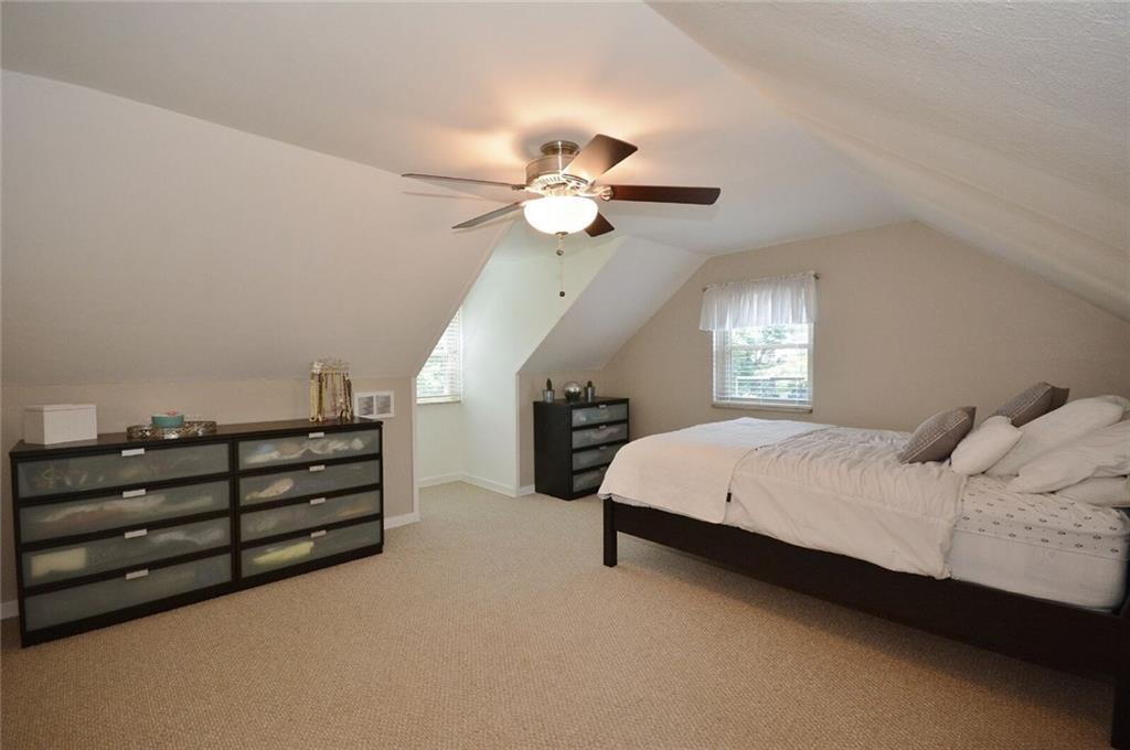 1004 Hastie Road Pittsburgh, PA 15234 - Photo 16 of 25 Master bedroom