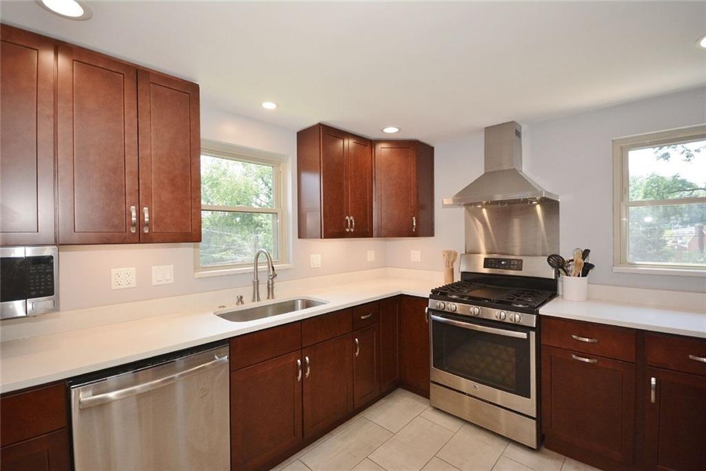 1004 Hastie Road Pittsburgh, PA 15234 - Photo 10 of 25 Gallery Image 10