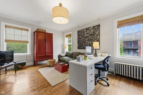 $495,000 | 2060 West Farwell Avenue, Unit 2, Chicago, IL 60645
