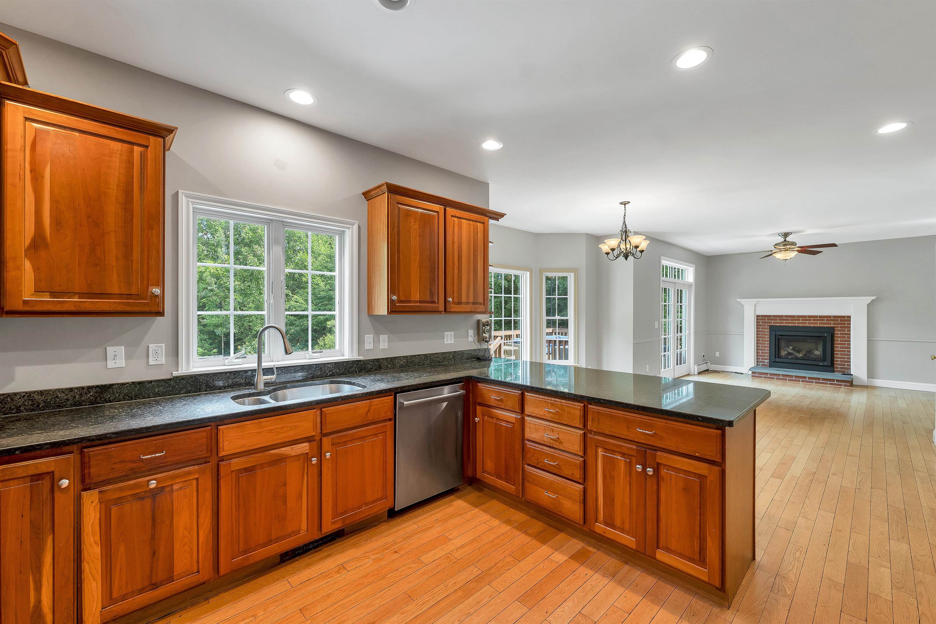 2 Sinclair Drive Exeter, NH 03833 - Photo 5 of 59 Gallery Image 5