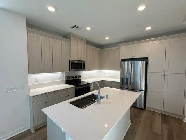 $3,075 | 9423 Sepulveda Boulevard, Unit 5, North Hills, CA 91343